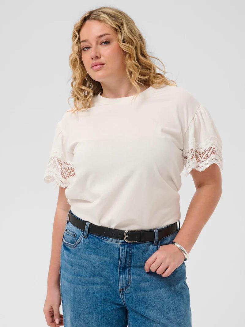 T-Shirt mit dekorativem Spitzen Ärmel - weiß