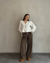 Leo Musselinhose mit weitem Bein