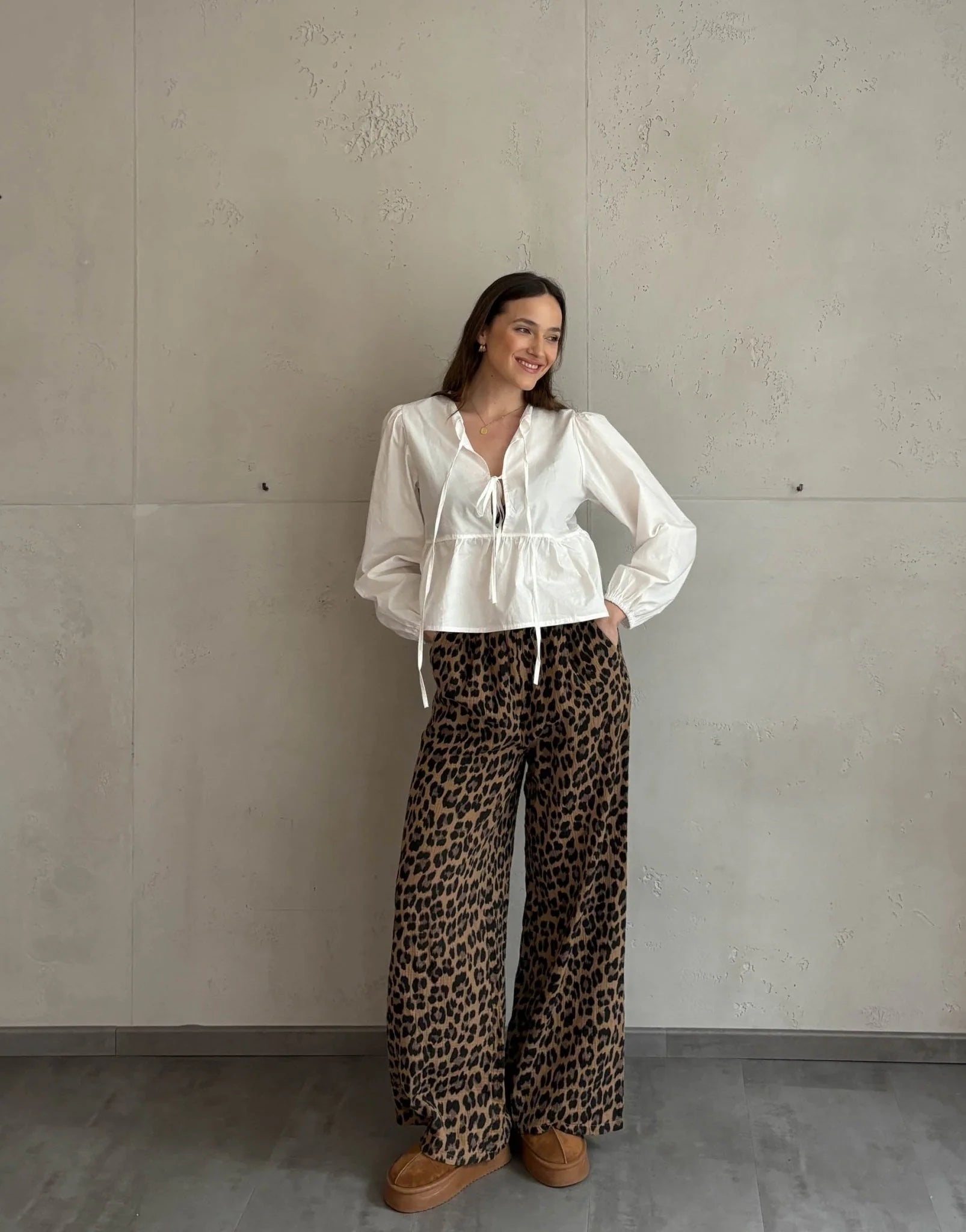 Leo Musselinhose mit weitem Bein