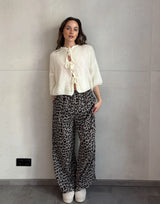 Leo Musselinhose mit weitem Bein