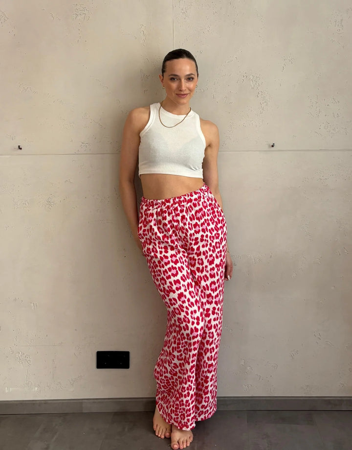 Leo Musselinhose mit weitem Bein