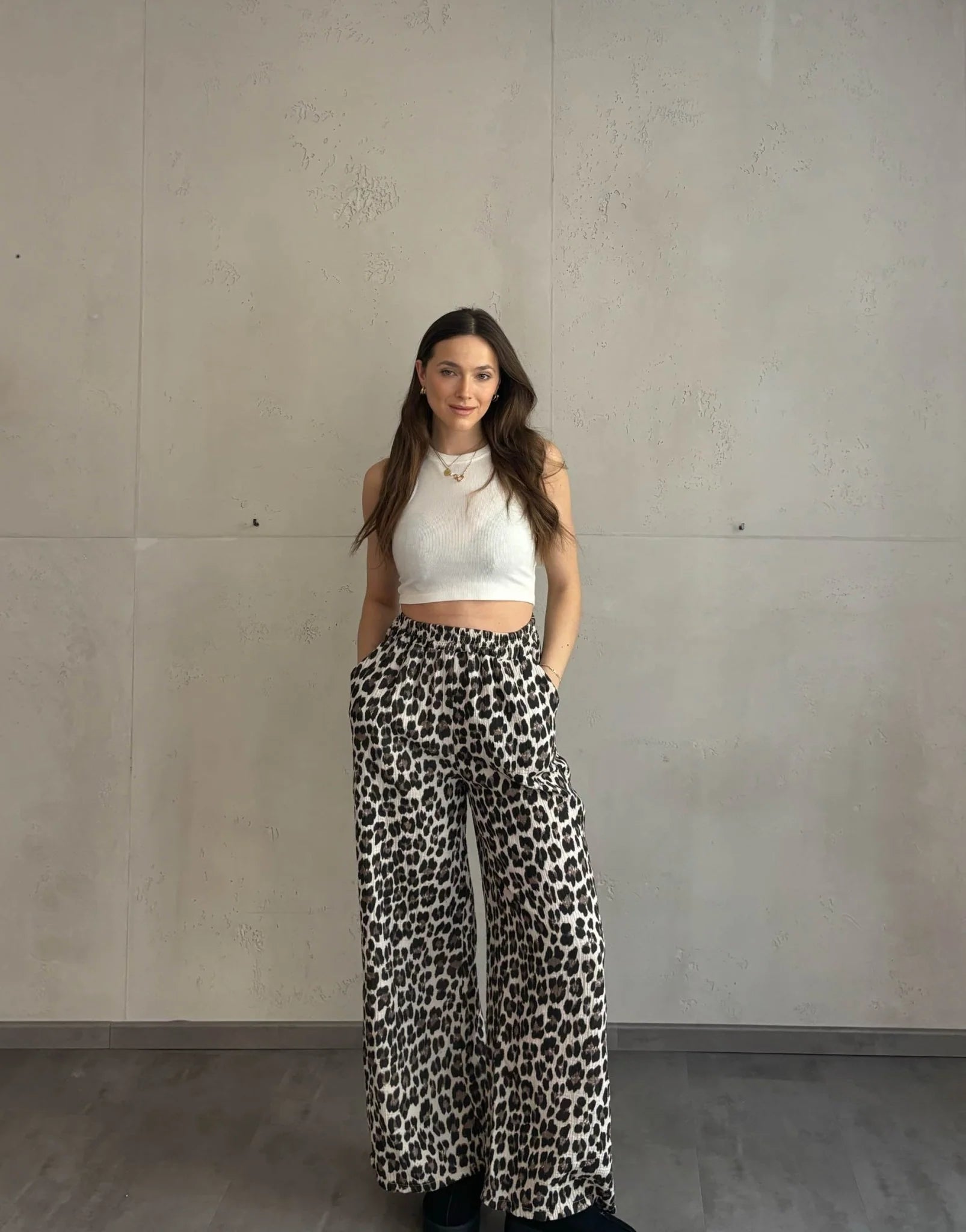 Leo Musselinhose mit weitem Bein